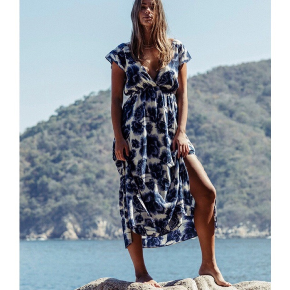 Billabong Blue and White Floral Midi Dress